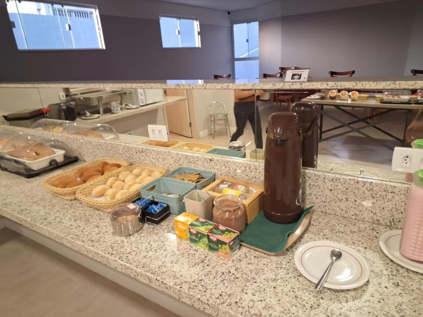 קמפינאס Hotel Primeinn מראה חיצוני תמונה