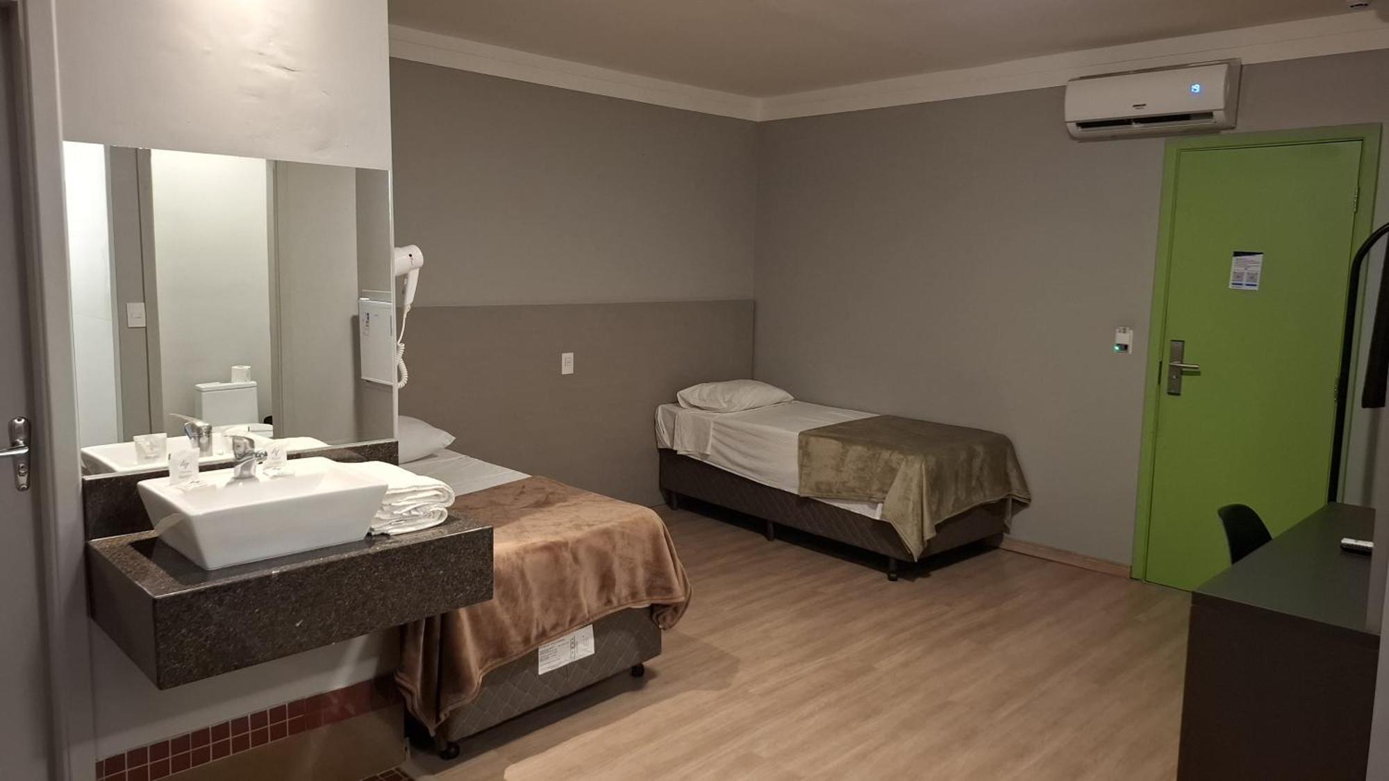קמפינאס Hotel Primeinn מראה חיצוני תמונה